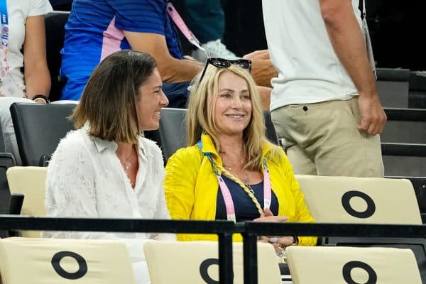 JO 2024 : le geste incroyable de Nadia Comaneci