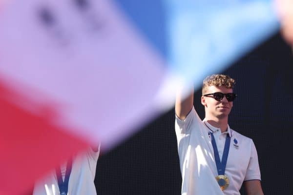 JO 2024 : Léon Marchand répond cash à Léa Salamé