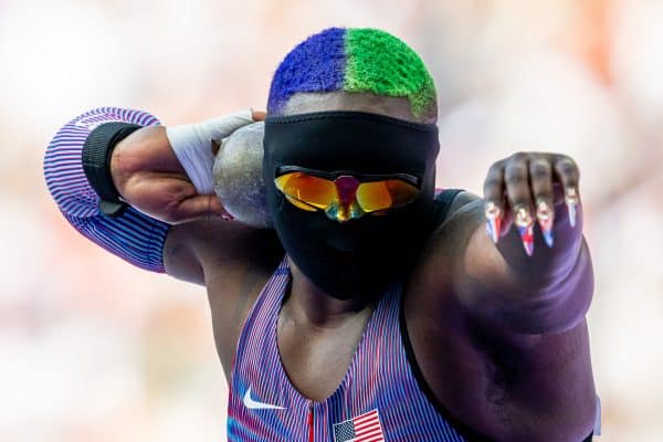 JO 2024 : Raven Saunders, un masque…au lancer de poids !