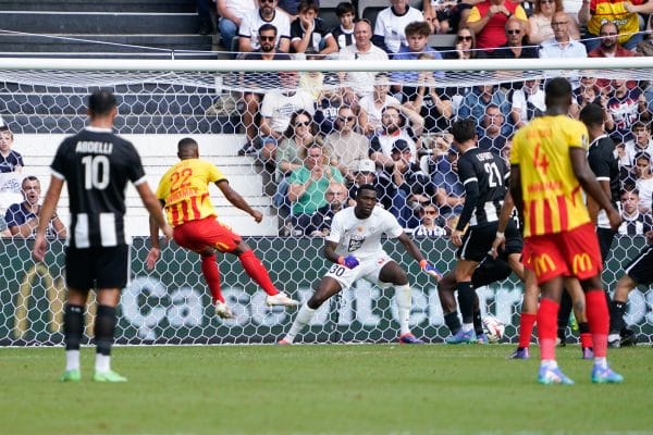 RC Lens : Avec un but de Saïd, Will Still valide sa première !