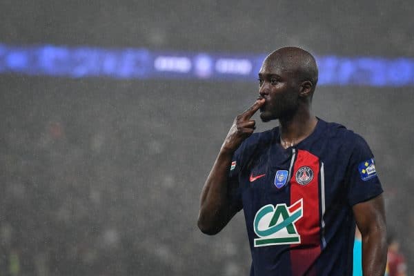 Mercato PSG : Poussé vers la sortie, cet ancien chouchou fait ses adieux après avoir rejoint Benzema !