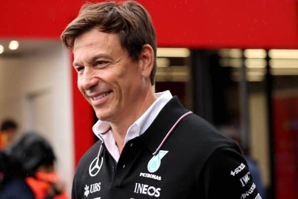 F1 : Toto Wolff fait le forcing pour signer Verstappen en 2026