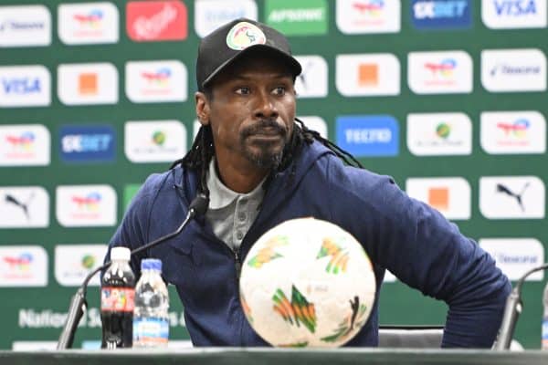 Sénégal : un célèbre journaliste s’enflamme pour un candidat au poste de sélectionneur