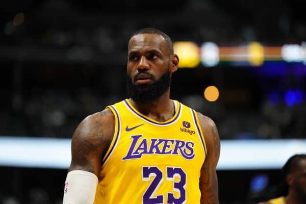 Quel est le salaire de LeBron James en NBA ?