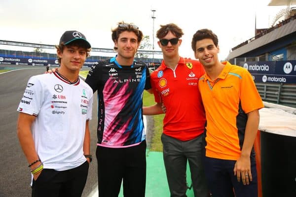 F1 : un jeune pilote domine la concurrence d’entrée et donne le ton