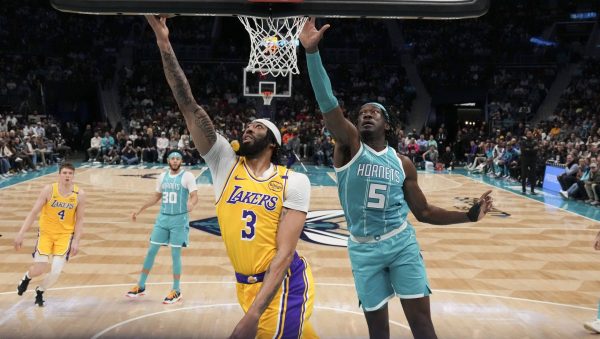 NBA : Le remplaçant d’Anthony Davis quitte déjà les Lakers !