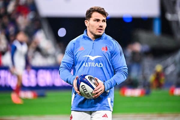 XV de France : Antoine Dupont forfait contre les Anglais ? On a la réponse !
