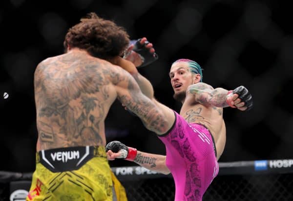 UFC : menacé avec une arme, ce combattant a une réaction salvatrice (Vidéo)