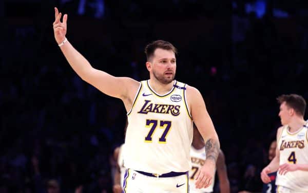 NBA : Luka Doncic explose un record de Kobe Bryant et LeBron James chez les Lakers