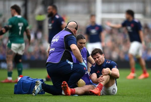 6 Nations : Un ancien rugbyman allume l’arbitrage sur la blessure d’Antoine Dupont