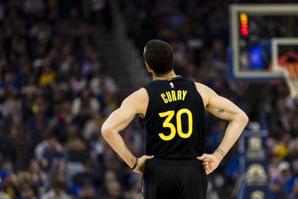 NBA : Stephen Curry blessé, les Warriors attendent la sentence
