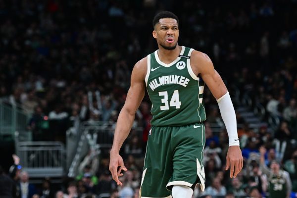 NBA : Un prétendant sérieux vient concurrencer les Spurs sur le dossier Giannis Antetokounmpo