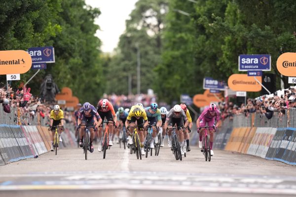 Étape 14 Giro 2025 : parcours détaillé, profil, favoris et horaires