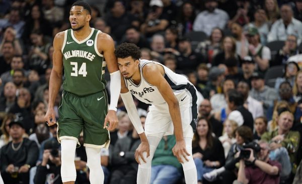 NBA : Le trade de Giannis Antetokounmpo aux Spurs prend du plomb dans l’aile