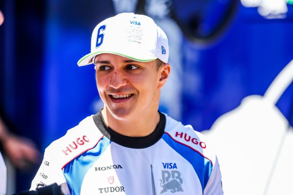 F1 : pourquoi Isack Hadjar ne doit pas rejoindre Red Bull avant 2026