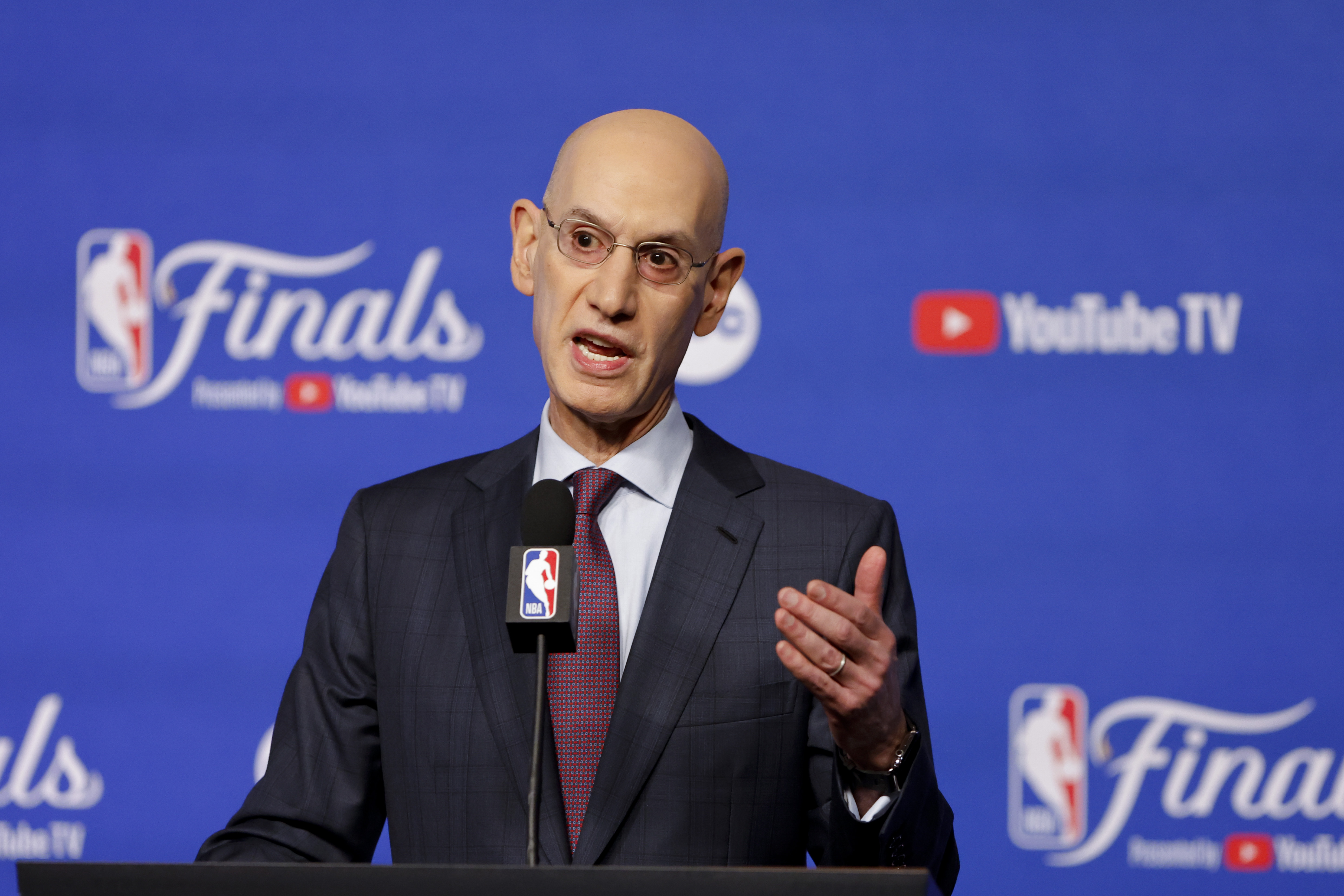 Draft NBA 2025 : Adam Silver envoie un message fort à un crack français