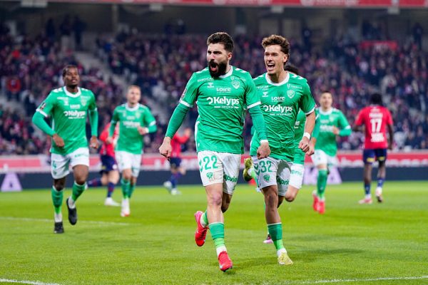 Mercato ASSE : les Verts doivent-ils vendre Lucas Stassin et Zuriko Davitashvili ?