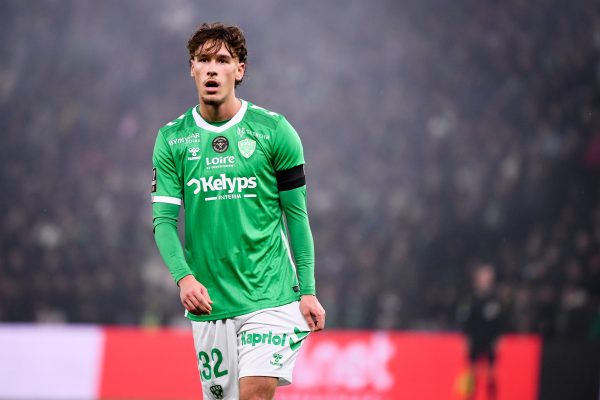 Mercato ASSE : 12 clubs intéressés et 1 seule offre pour Lucas Stassin !