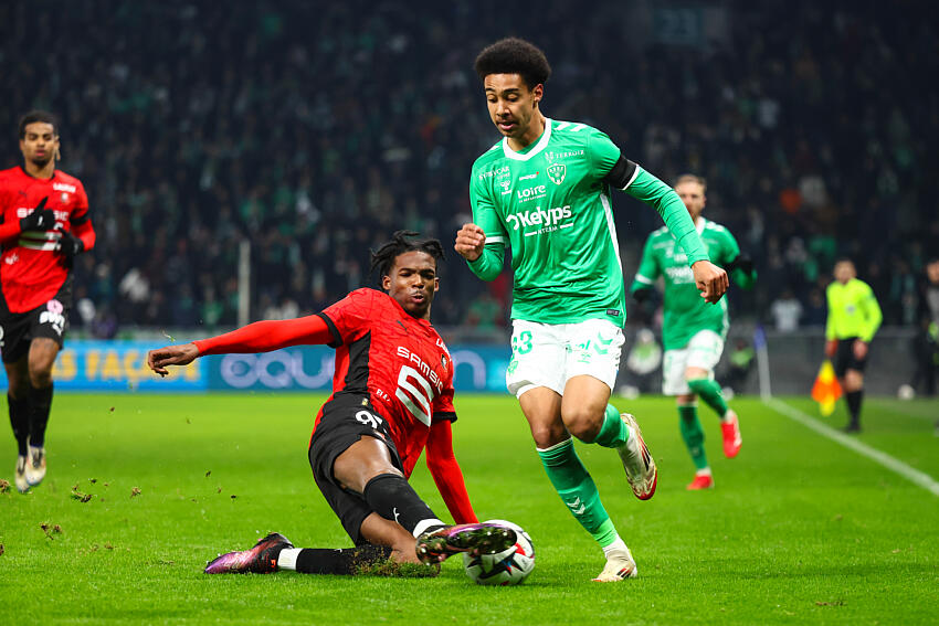 Mercato ASSE : pourquoi Djylian N’Guessan a tout intérêt à prolonger chez les Verts