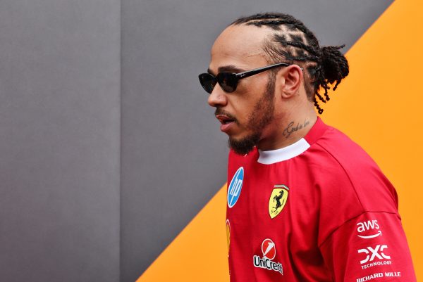 F1 : “Il aurait dû le faire plus tôt”, un patron de Formule 1 s’inquiète pour Lewis Hamilton