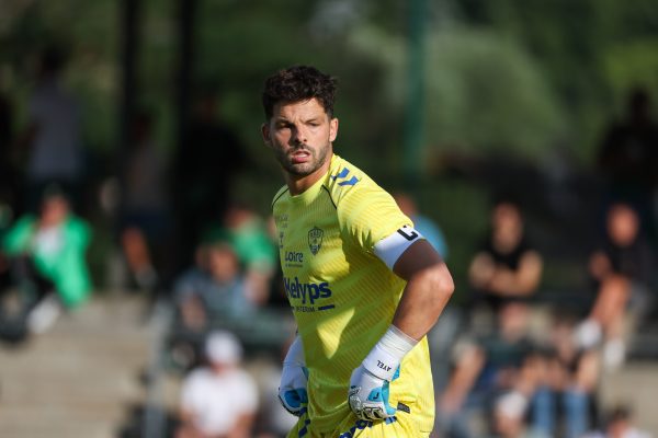 ASSE : Gautier Larsonneur est-il en danger au poste de gardien des Verts ?