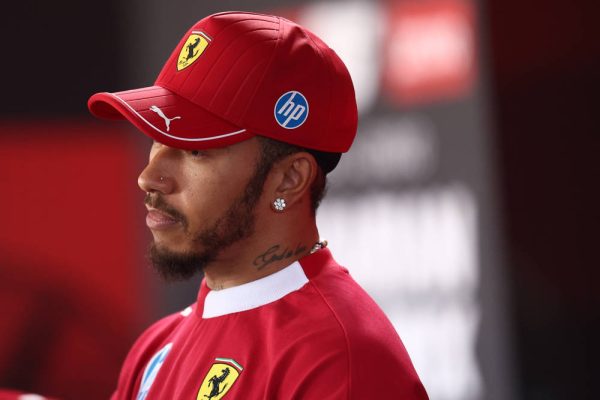 F1 : un quadruple champion du monde au chevet de Lewis Hamilton ?