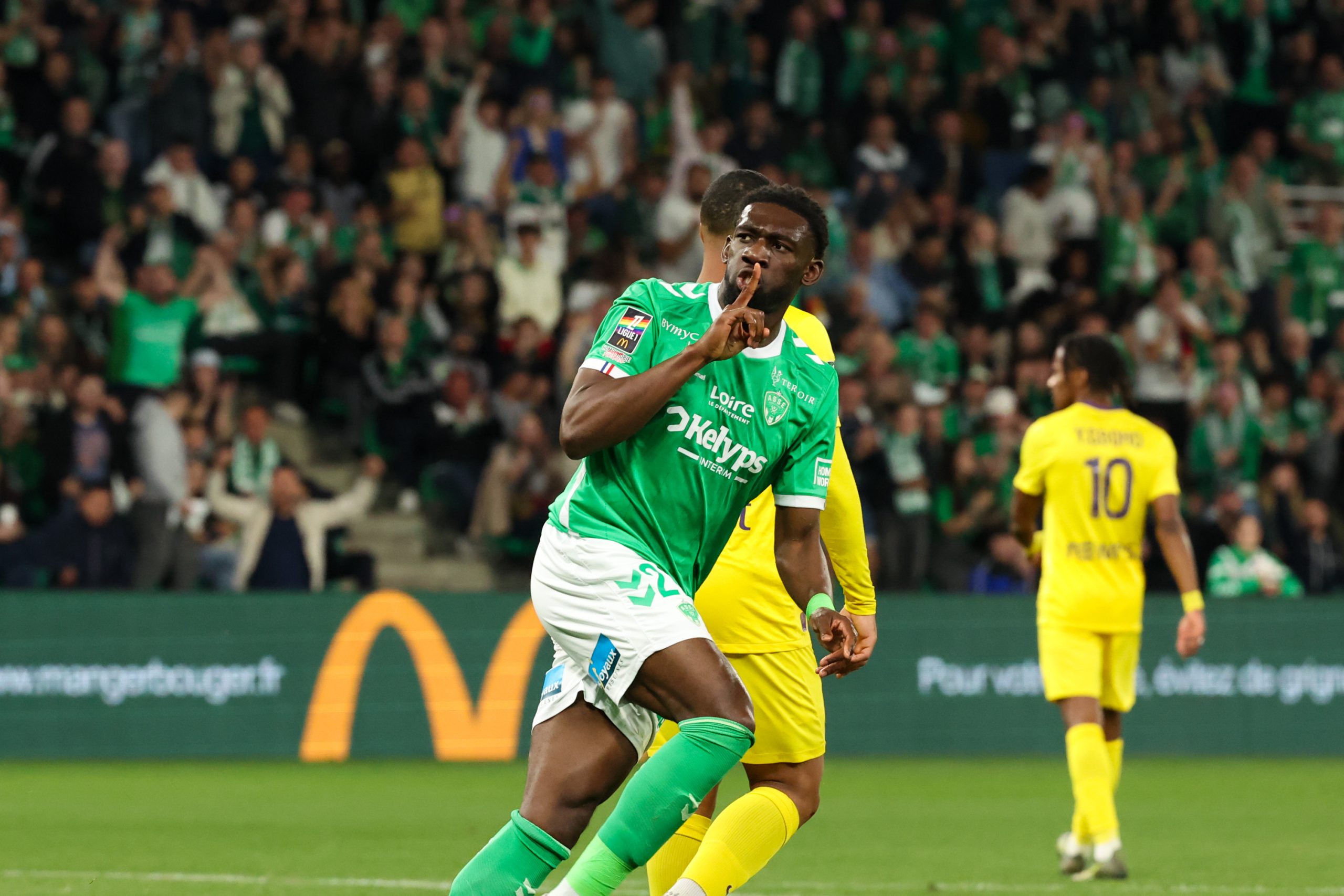 https://wesportfr.com/app/uploads/2025/09/Dylan-Batubinsika-ASSE-Saint-Etienne-scaled.jpg