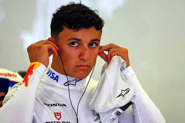 F1 : Isack Hadjar loin du compte, Esteban Ocon dans le coup au GP d’Azerbaïdjan