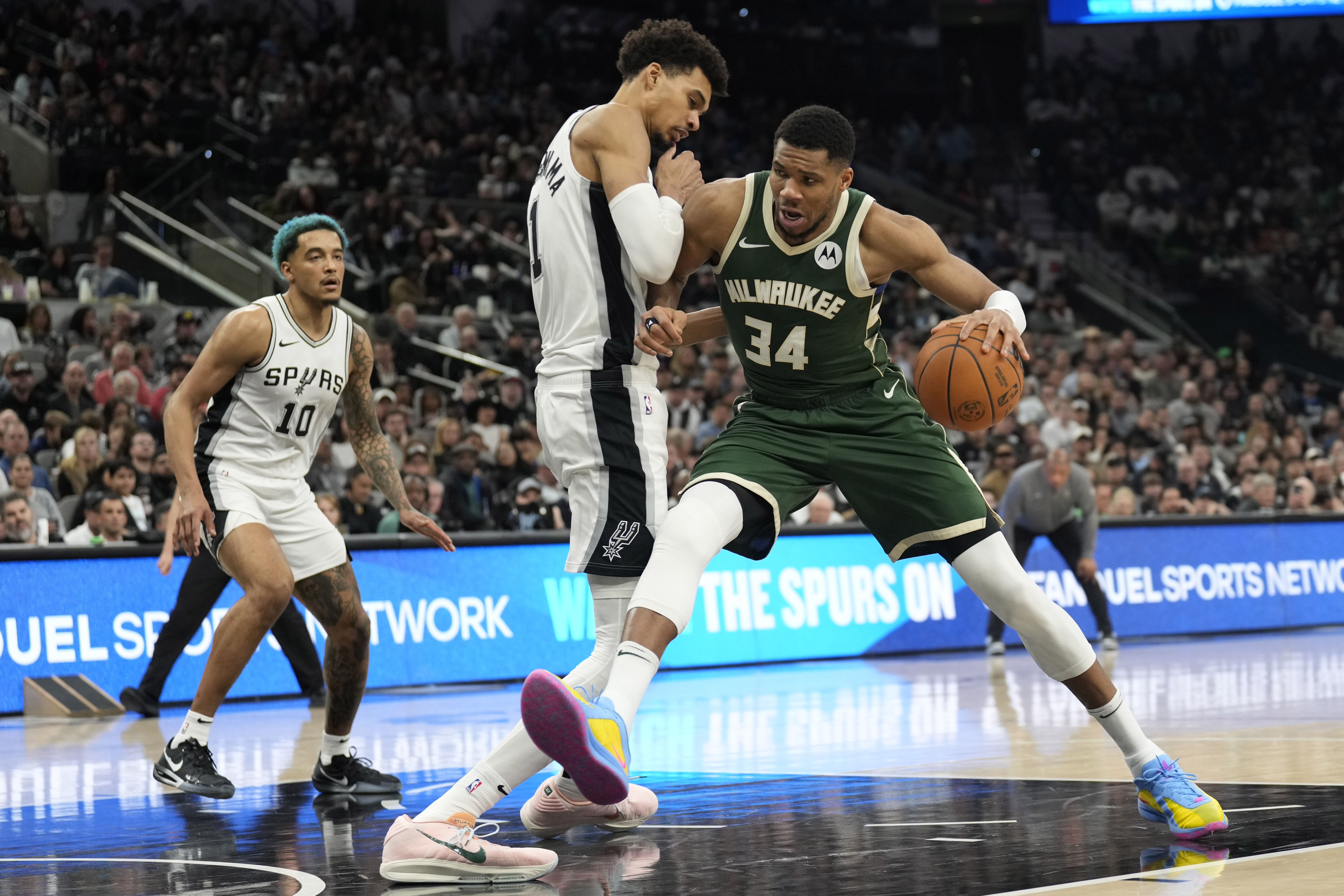 NBA : Pourquoi Giannis Antetokounmpo est le concurrent N°1 de Wembanyama pour le titre MVP