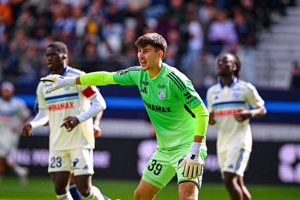 Strasbourg : Mike Penders, symbole de la philosophie de Liam Rosenior