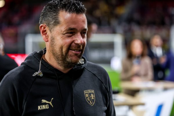 RC Lens : “Il m’est cher”, Pierre Sage évoque l’atout N°1 des Sang et Or