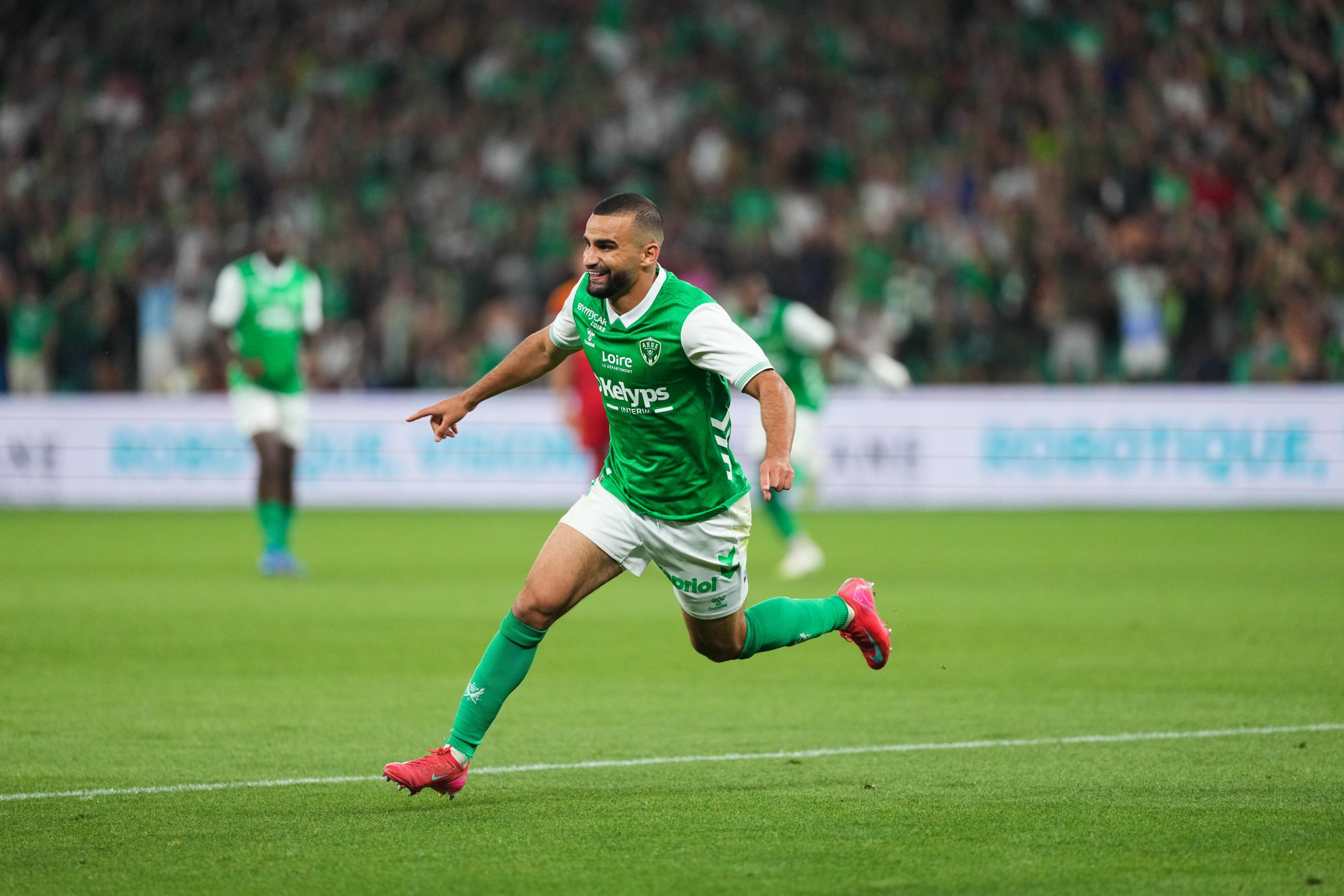 https://wesportfr.com/app/uploads/2025/10/Mahmoud-Jaber-ASSE-Saint-Etienne-scaled.jpg
