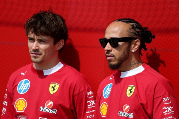 F1 : Après Vasseur, le patron Ferrari s’en prend à Lewis Hamilton et Charles Leclerc