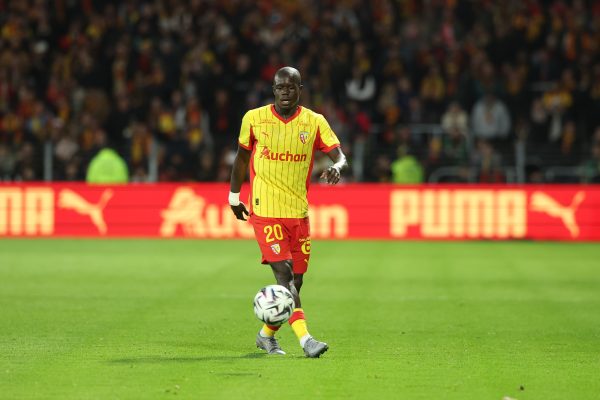 RC Lens : Pourquoi l’absence de Malang Sarr serait terrible pour Pierre Sage