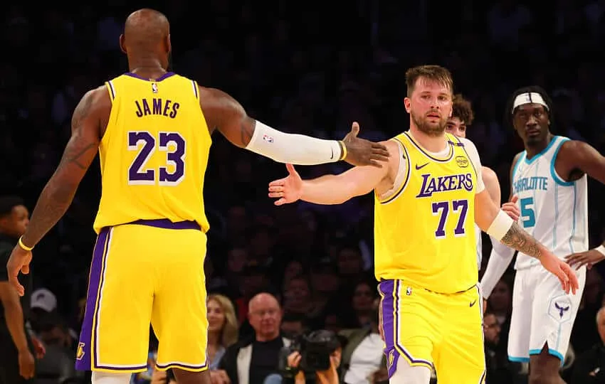 LeBron James et Luka Doncic réunis sous le maillot des Lakers - Photo by Icon Sport