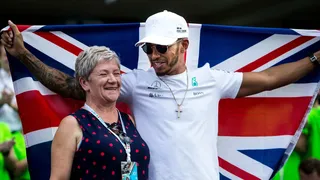 Lewis Hamilton change de nom pour rendre hommage à sa mère