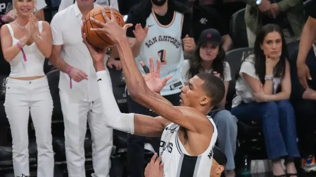 Wemby la nuit : 25 points et 13 rebonds, les Spurs tombent à Austin