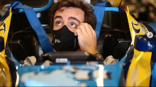 F1 – Fernando Alonso renversé en vélo