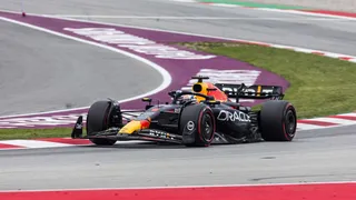 Verstappen s’impose sans difficulté en Catalogne ! Deux Mercedes sur le podium