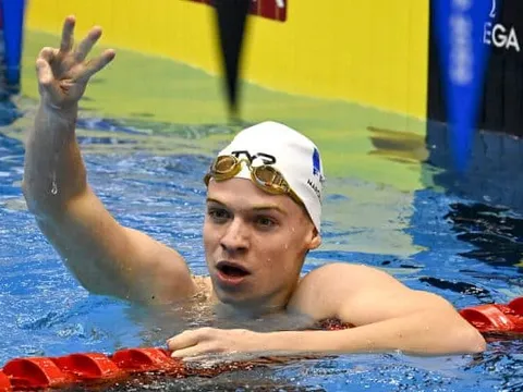 JO 2024 : Léon Marchand aux anges après sa folle semaine avec l’Arizona State