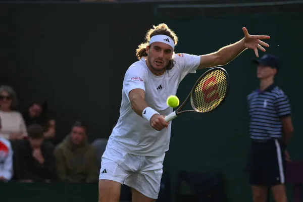 Très belle affiche au programme de ce jeudi 6 juillet 2023 à Wimbledon : Andy Murray affronte Stefanos Tsitsipas (iconsport)