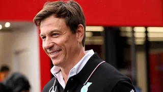F1 : Toto Wolff fait le forcing pour signer Verstappen en 2026