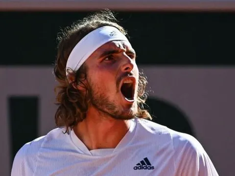 Roland-Garros : le clan Tsitsipás avertit Djokovic avant la finale !