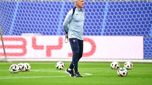 Équipe de France : Un premier indice tombe pour la succession de Deschamps et ça ne concerne pas Zidane