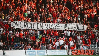 Nîmes en feu , Reims toujours leader, Tours au fond du trou.