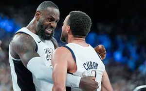LeBron James et Stephen Curry bientôt réunis en NBA ?