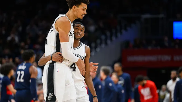 NBA : coup dur pour Wembanyama et les Spurs, une blessure confirmée