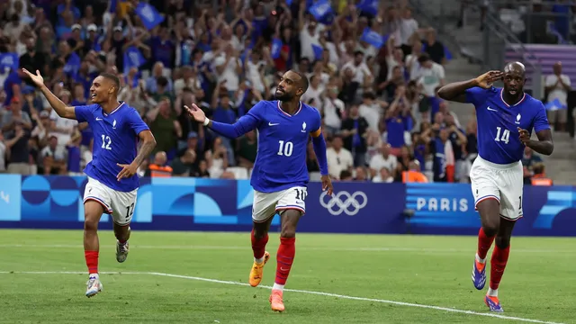 JO 2024 : L’émotion de Lacazette et Henry après le succès des Bleus contre les États-Unis