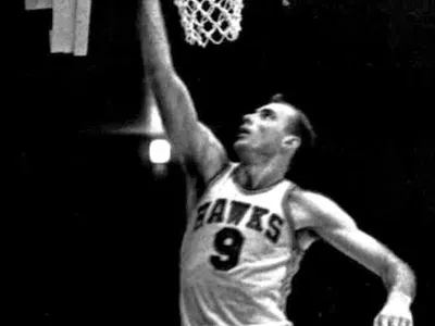 American-basketball-player-Bob-Pettit-Milwaukee-Hawks-1957