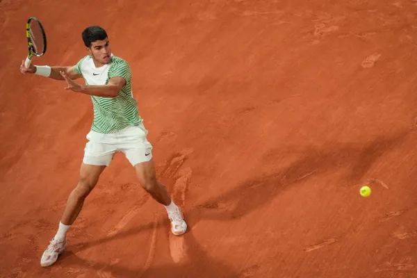 Carlos Alcaraz défie Stefanos Tsitsipas en quart de finale de ce Roland Garros 2023 (iconsport)